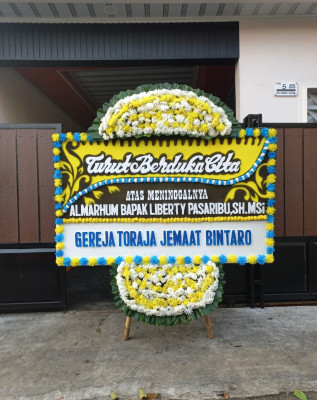 Papan Bunga Duka di Dusun Timur